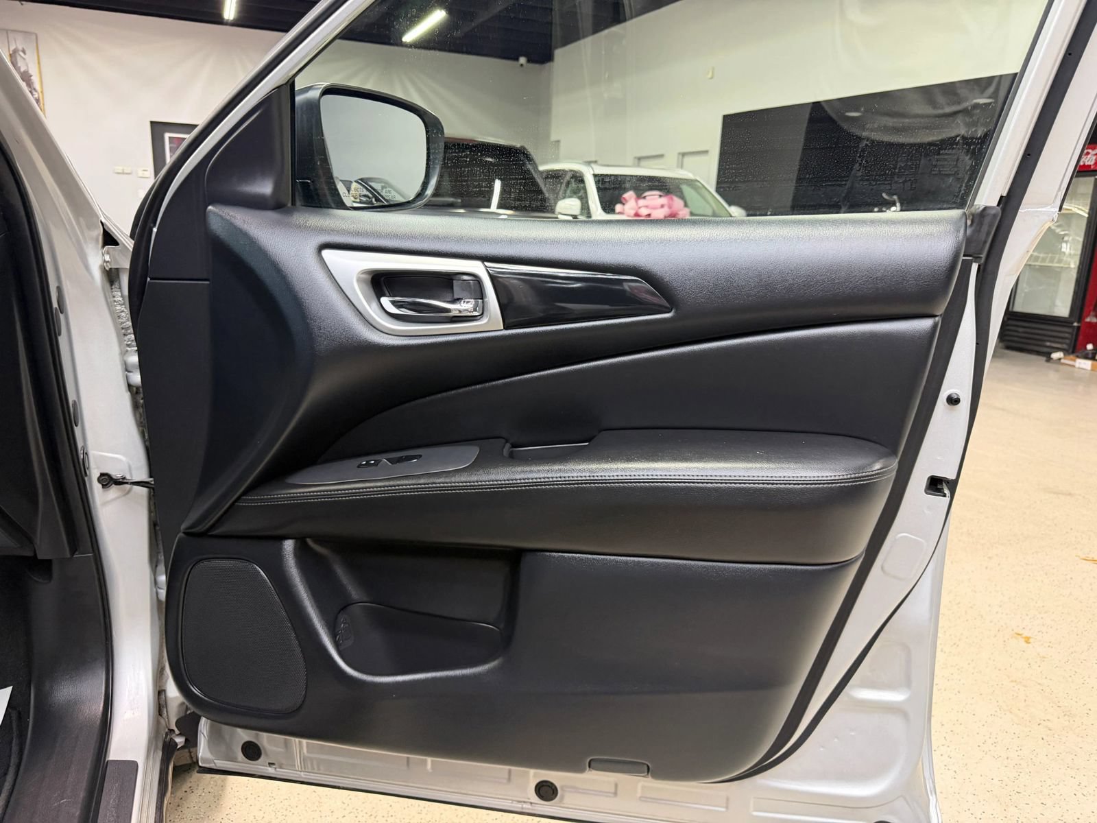 Used 2020 Nissan Pathfinder S AWD/4WD image 29