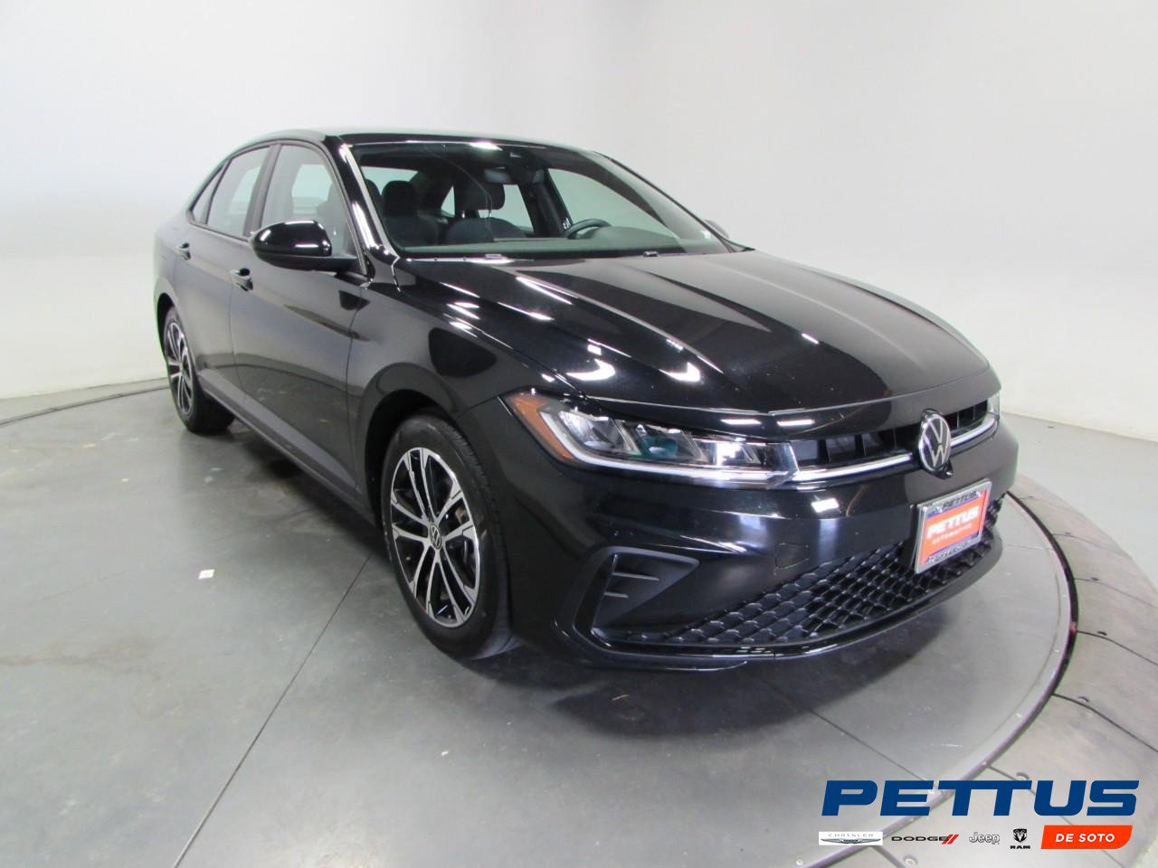 Used 2025 Volkswagen Jetta Sport image 1