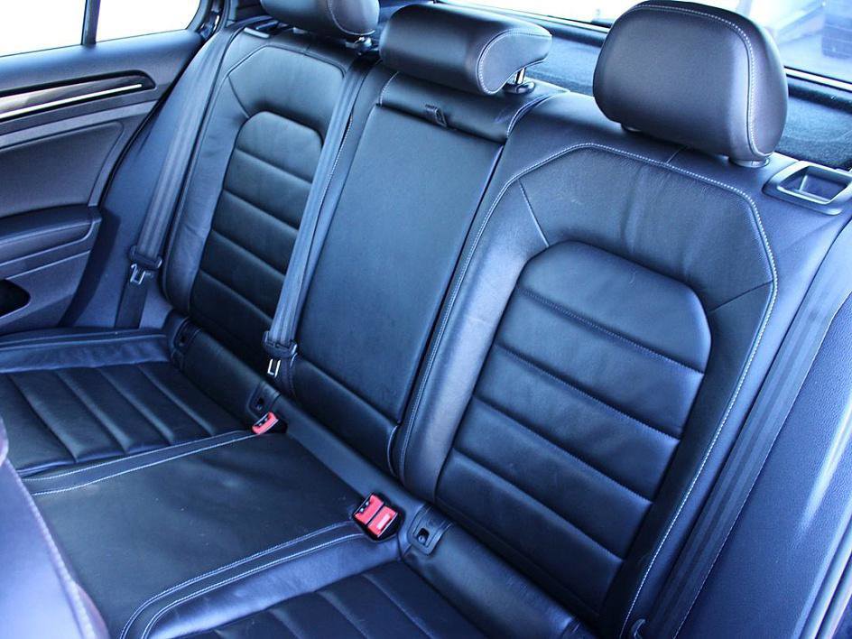 Used 2015 Volkswagen Golf R 4-Door image 14