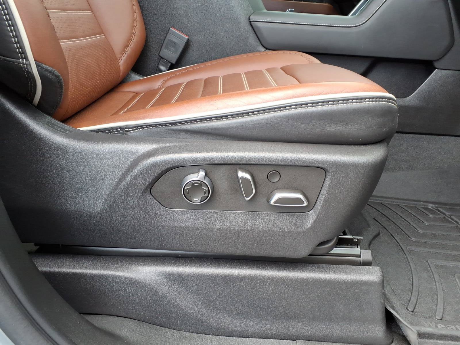 Used 2024 GMC Sierra 2500 Denali Ultimate AWD/4WD image 12
