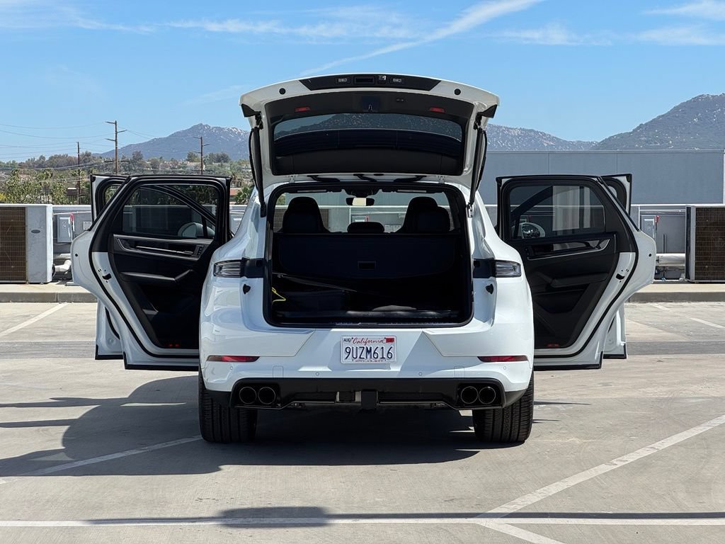 Used 2025 Porsche Cayenne Turbo w/ Premium Package Plus AWD/4WD image 25