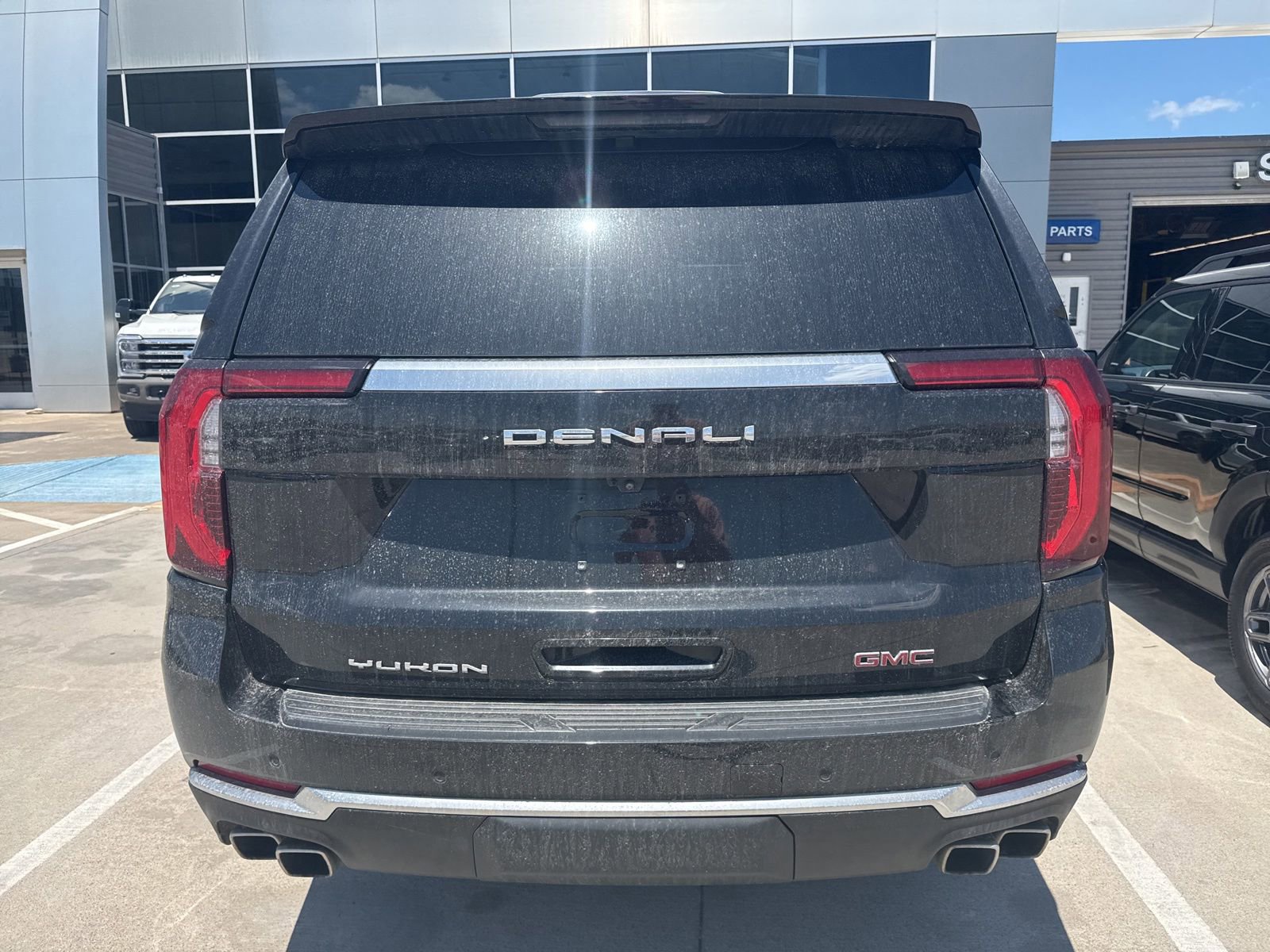 Used 2025 GMC Yukon Denali RWD image 3