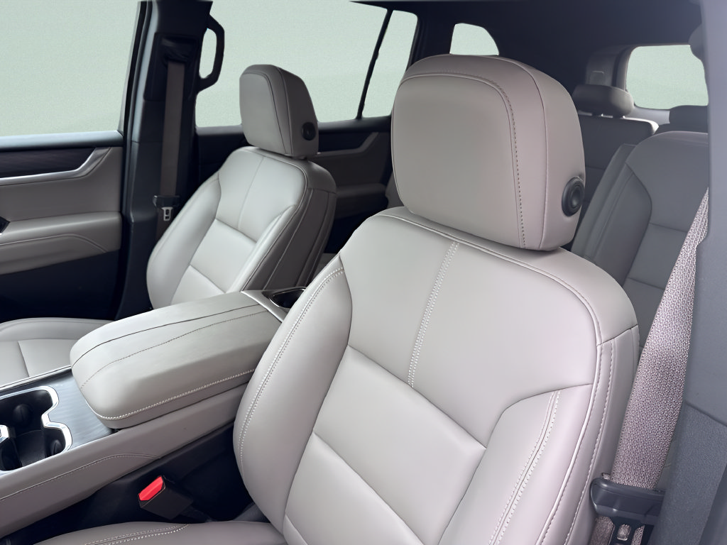 Used 2026 GMC Acadia Elevation w/ Elevation Premium Package FWD image 17
