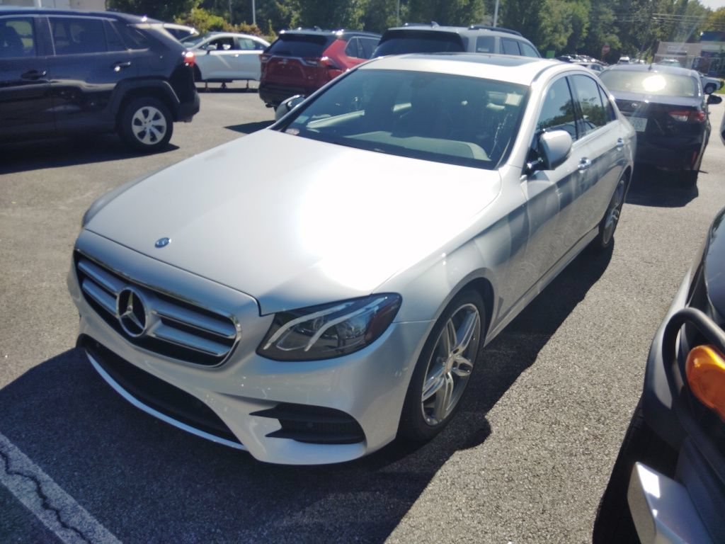 Used 2017 Mercedes-Benz E 300 4MATIC image 2