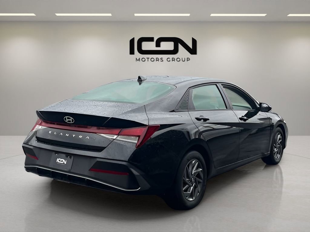 Used 2024 Hyundai Elantra SEL FWD image 5