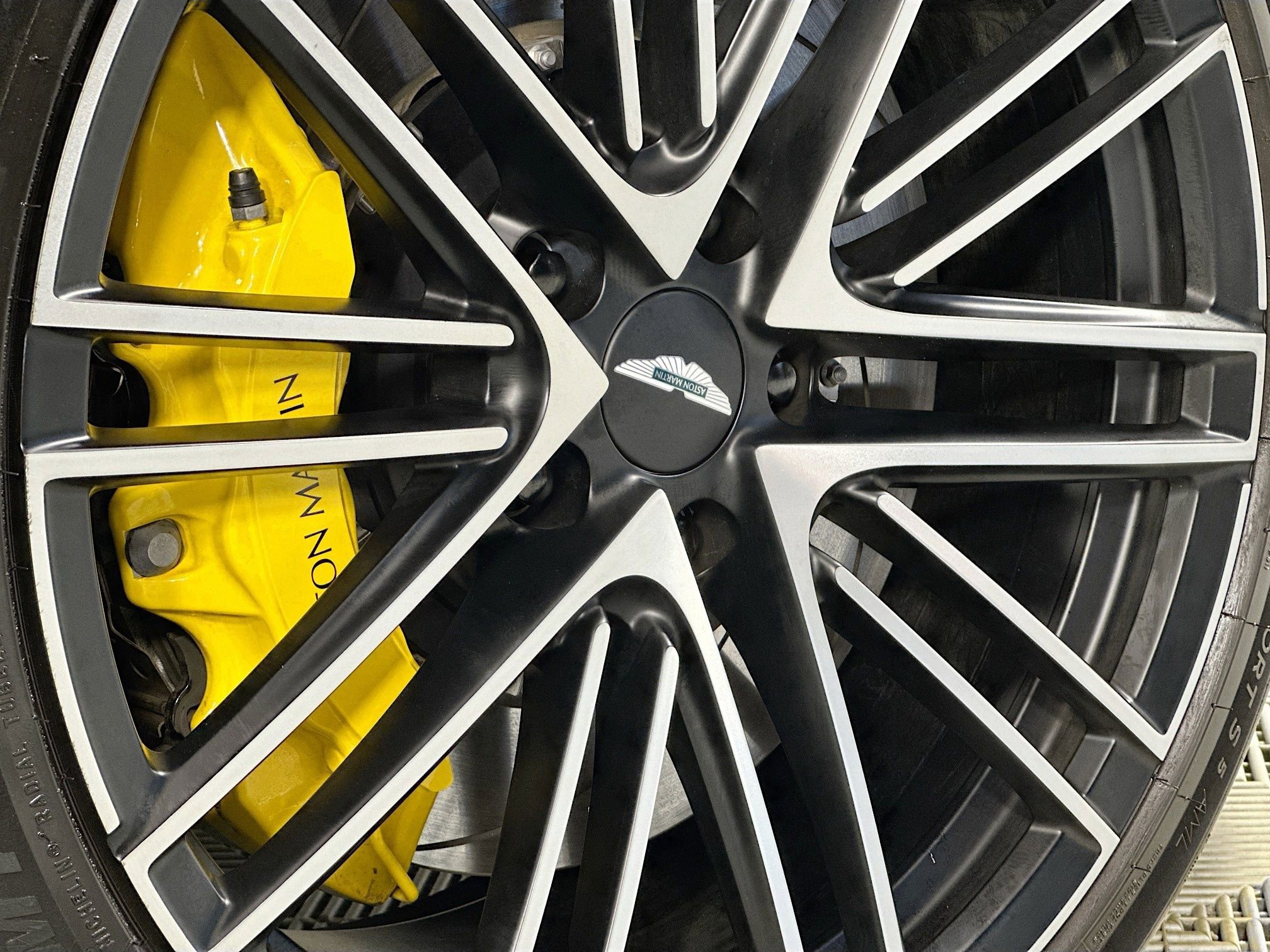 Used 2024 Aston Martin DB12 Coupe image 33