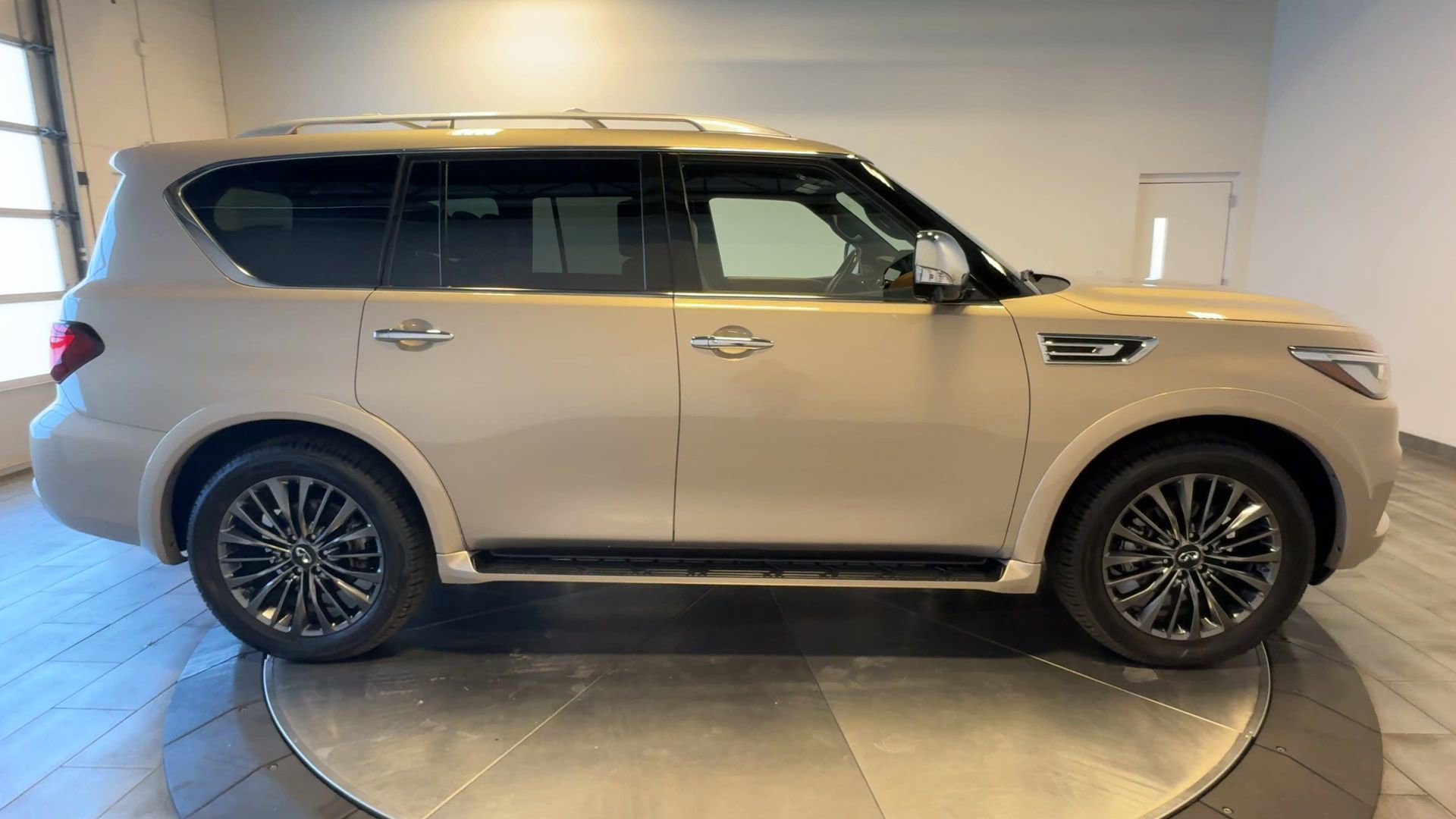 Certified 2023 INFINITI QX80 Sensory w/ Cargo Package AWD/4WD image 9