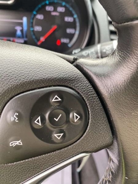 Used 2017 Chevrolet Impala LT w/ Convenience Package image 21