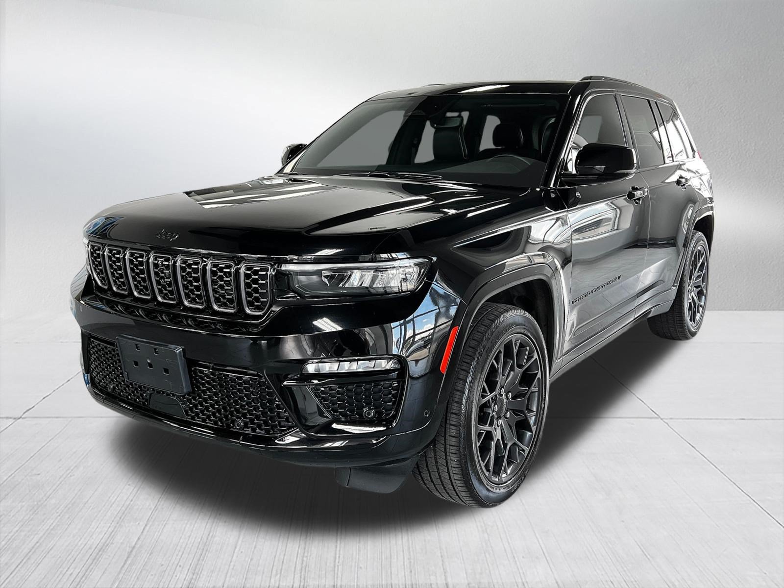 Used 2025 Jeep Grand Cherokee Summit w/ Obsidian Package
