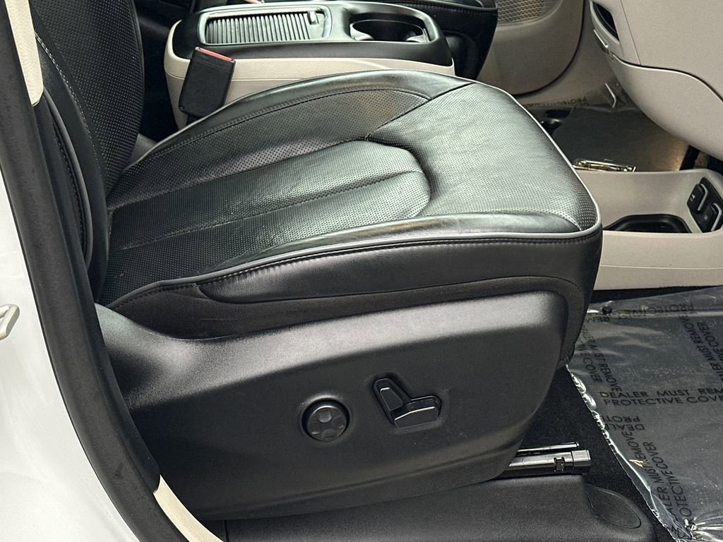 Used 2019 Chrysler Pacifica Limited image 14
