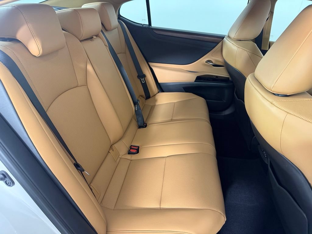 Used 2025 Lexus ES 300h w/ Premium Package FWD image 15