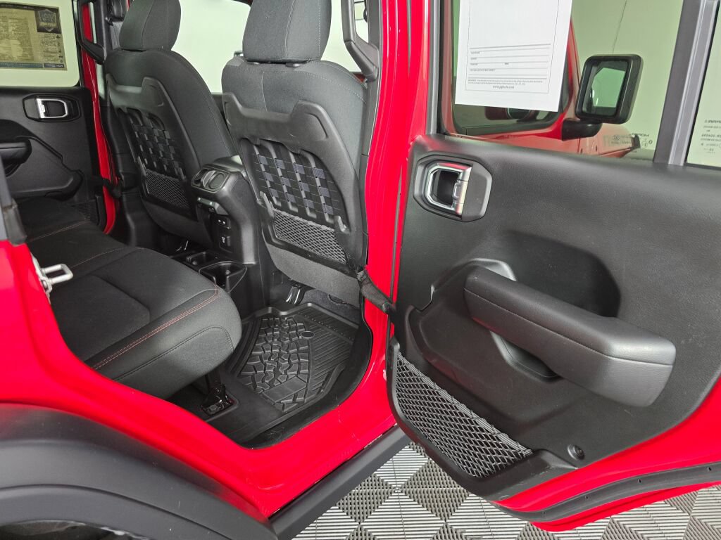 Used 2021 Jeep Wrangler Unlimited Rubicon AWD/4WD image 39
