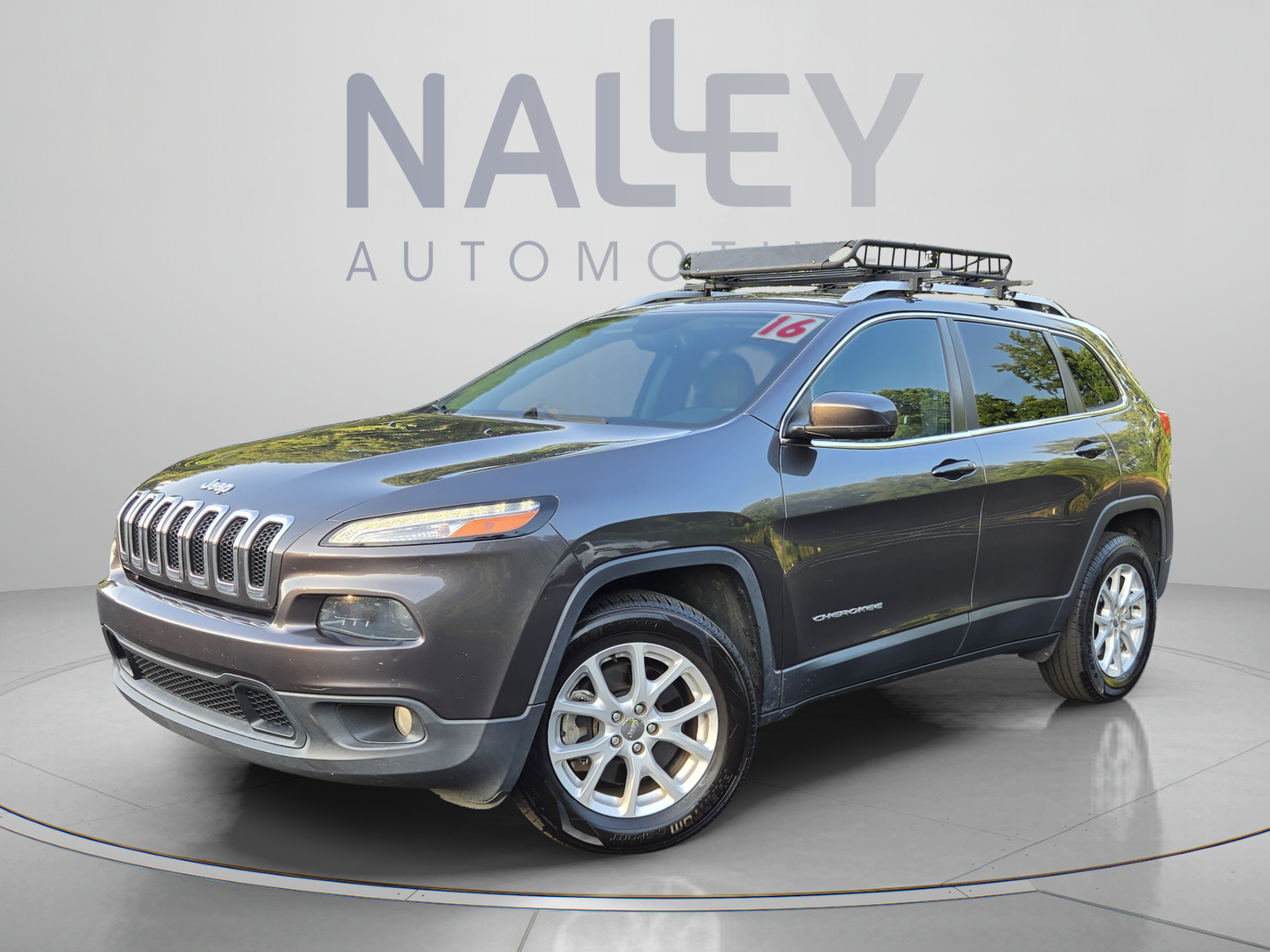 Used 2016 Jeep Cherokee Latitude w/ Comfort/Convenience Group AWD/4WD image 1