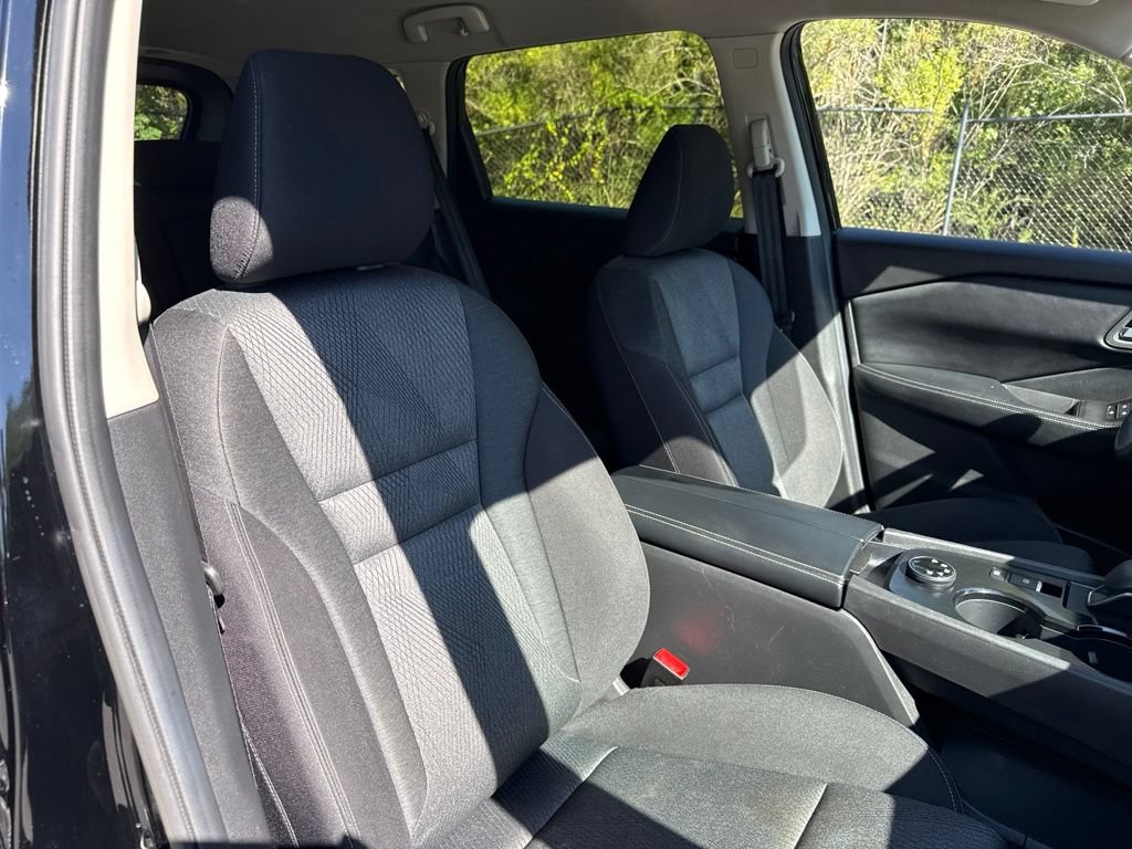 Used 2025 Nissan Rogue SV AWD/4WD image 40