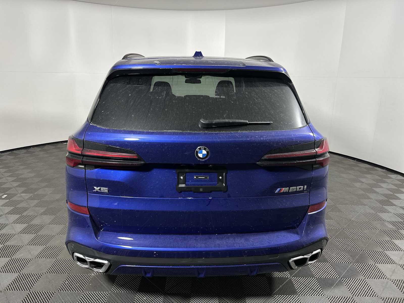 New 2026 BMW X5 M60i w/ Executive Package image 2