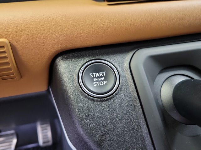 Used 2023 Land Rover Defender 130 X-Dynamic SE image 14