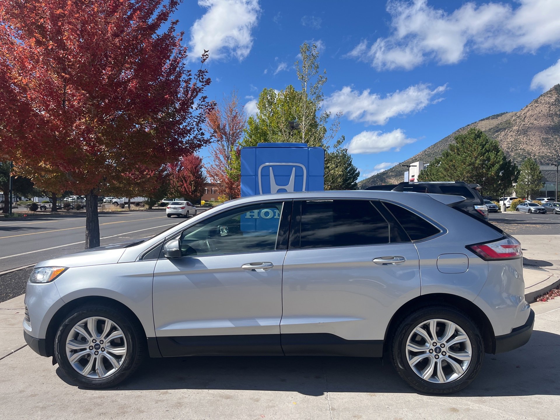 Used 2022 Ford Edge Titanium image 8