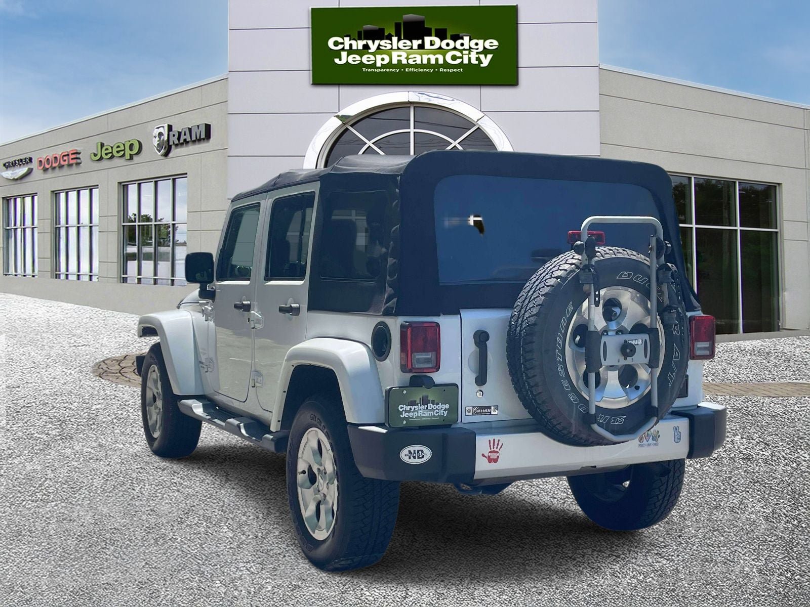 Used 2015 Jeep Wrangler Unlimited Sahara w/ Connectivity Group AWD/4WD image 8
