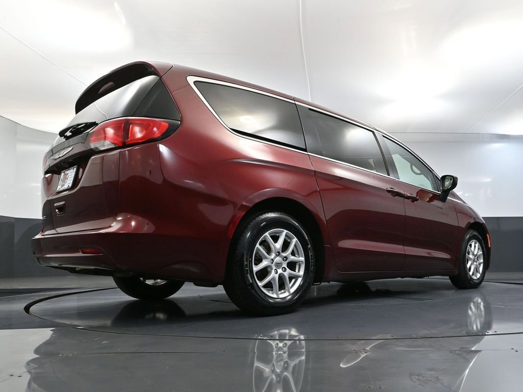 Used 2021 Chrysler Voyager LX image 50