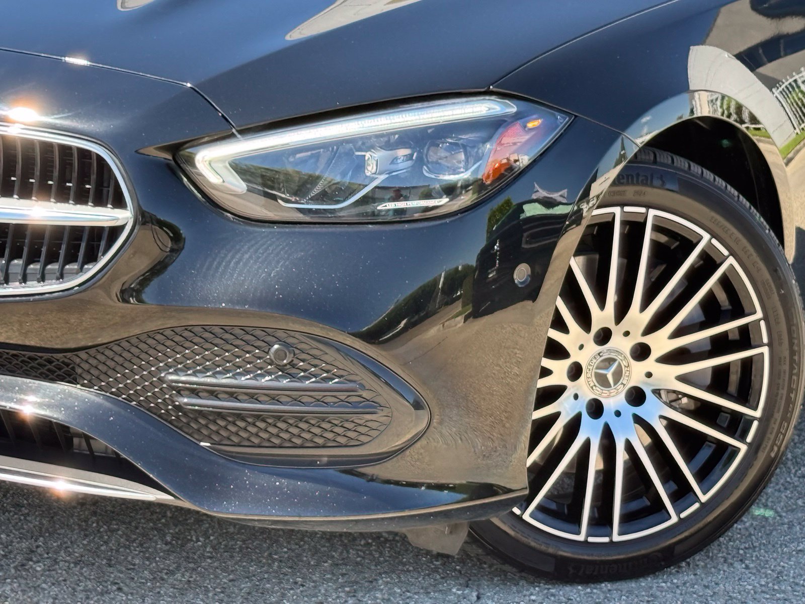 Used 2025 Mercedes-Benz C 300 Sedan image 3