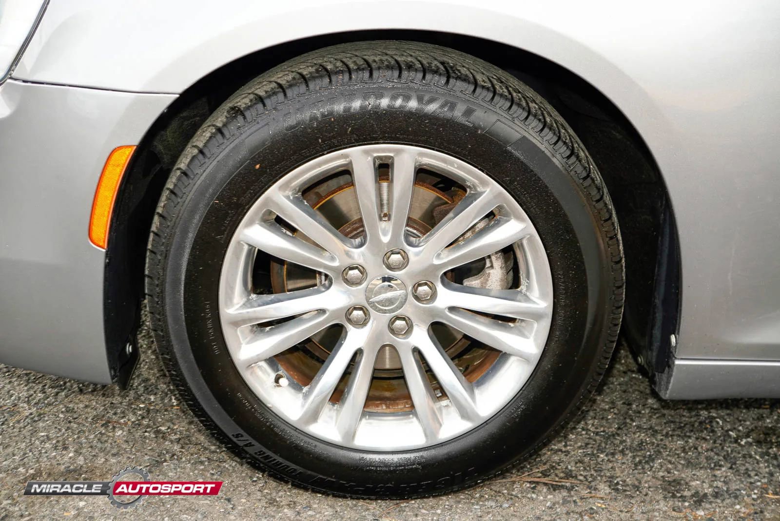 Used 2017 Chrysler 300 Limited w/ Driver Convenience Group RWD image 13