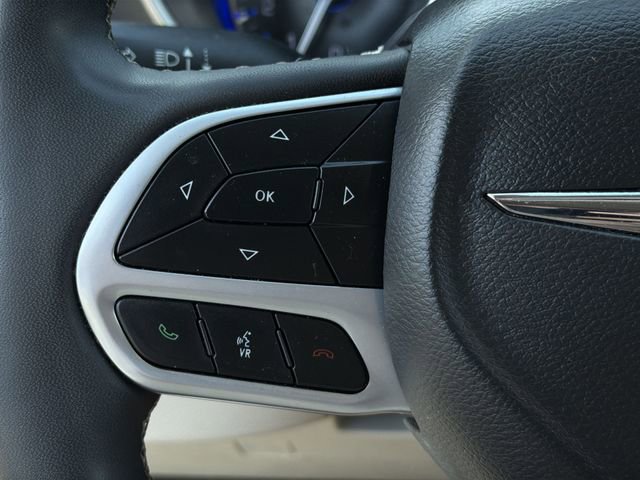 Used 2024 Chrysler Pacifica Touring-L image 27