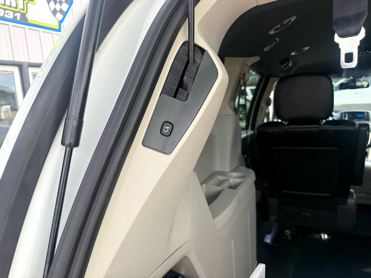 Used 2019 Dodge Grand Caravan SXT image 19