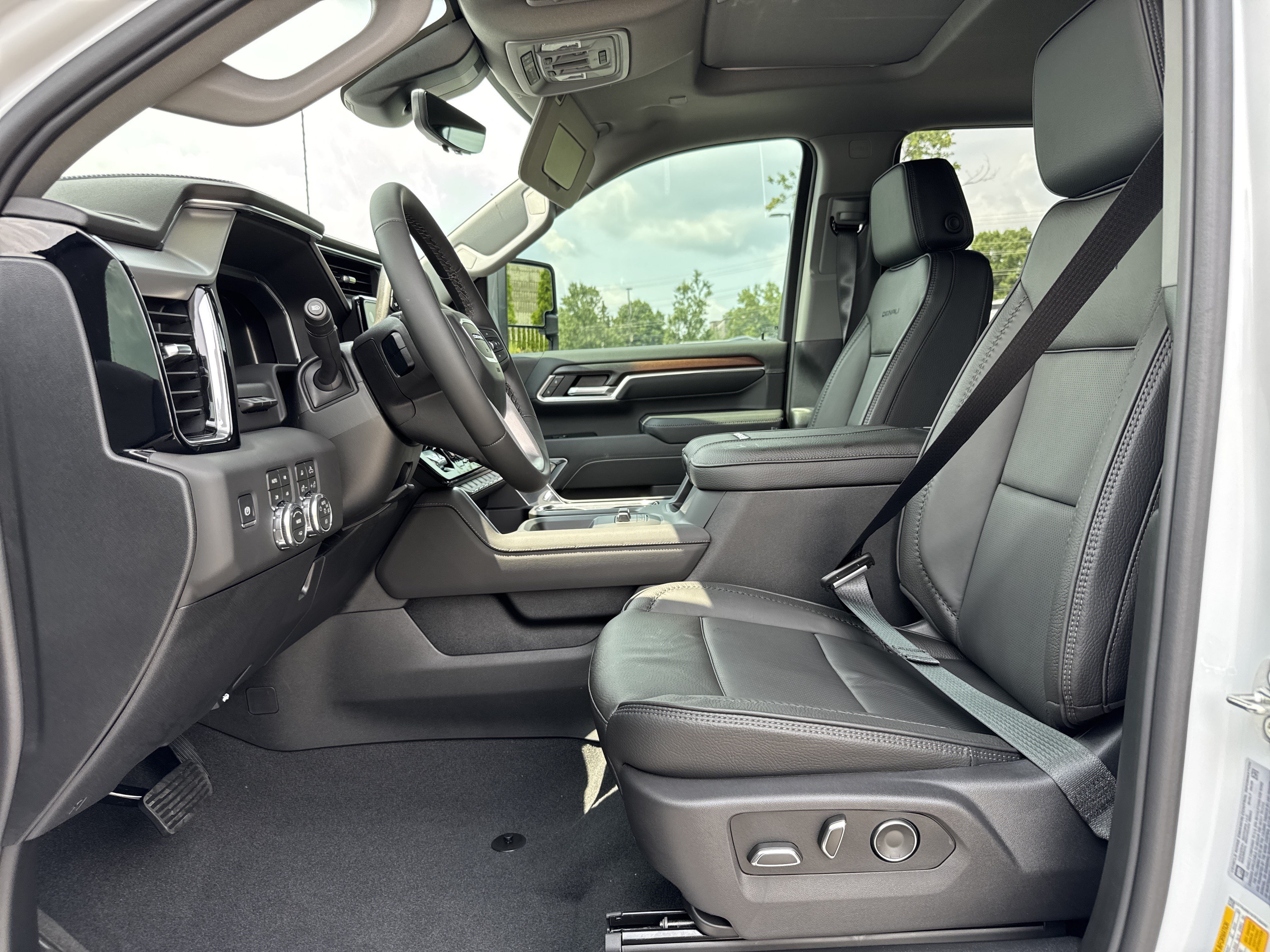 New 2026 GMC Sierra 2500 Denali w/ Denali Reserve Package AWD/4WD image 17