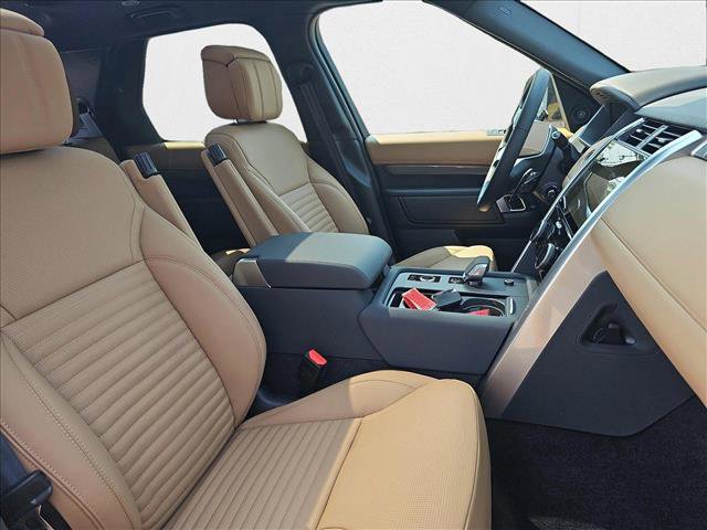 New 2024 Land Rover Discovery Metropolitan Edition image 5