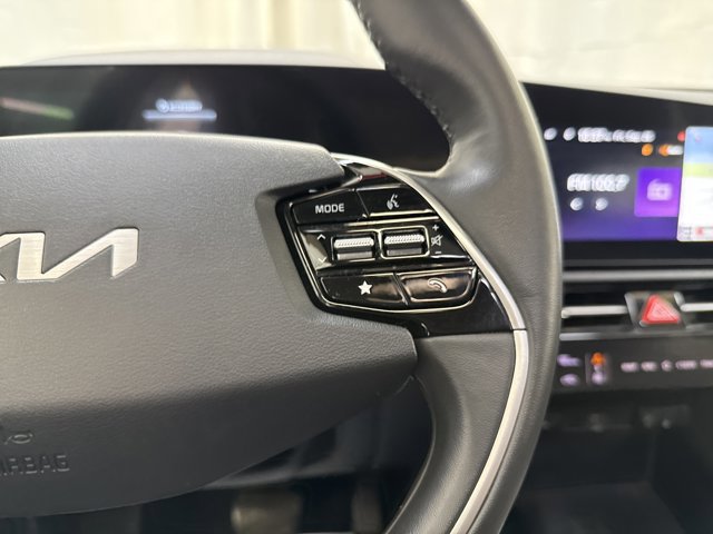 Used 2023 Kia Niro SX image 18
