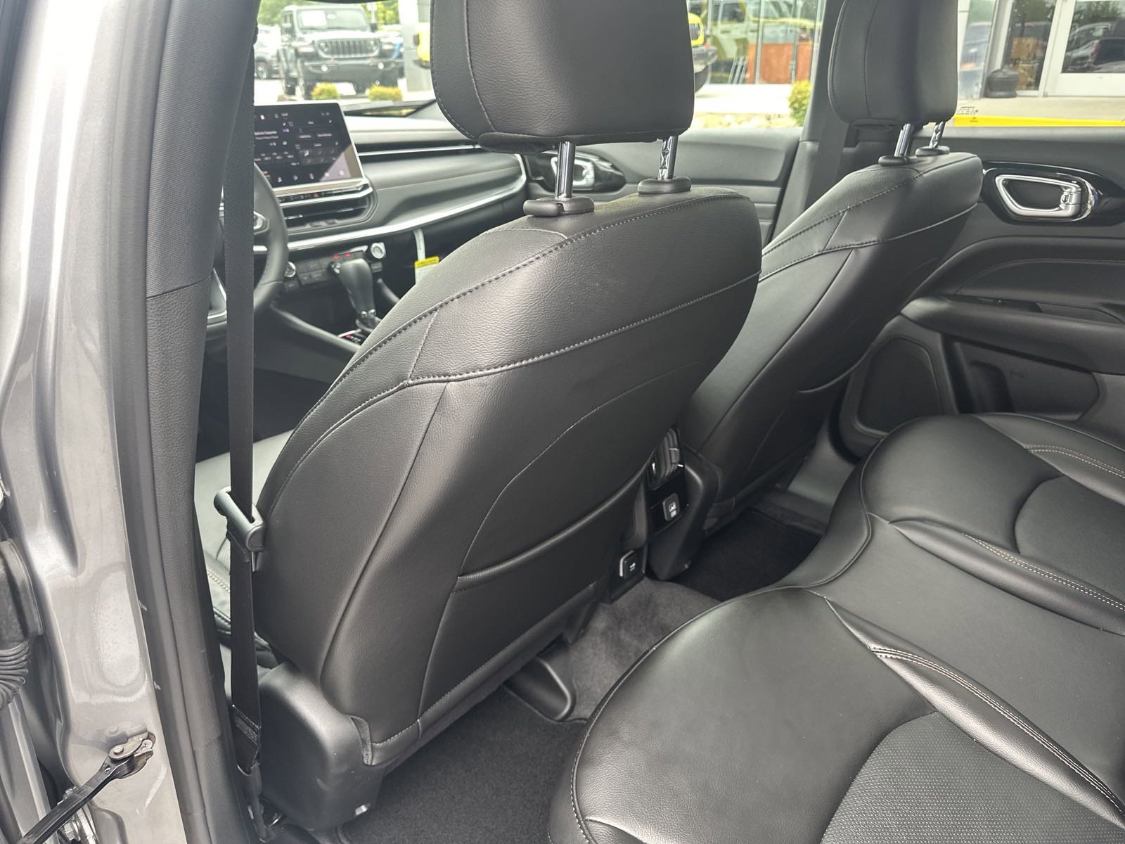 Used 2023 Jeep Compass Limited image 17