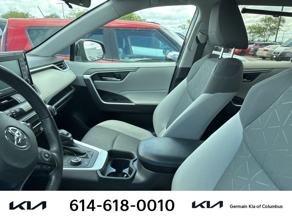 Used 2020 Toyota RAV4 XLE w/ XLE Grade Weather Package AWD/4WD image 11
