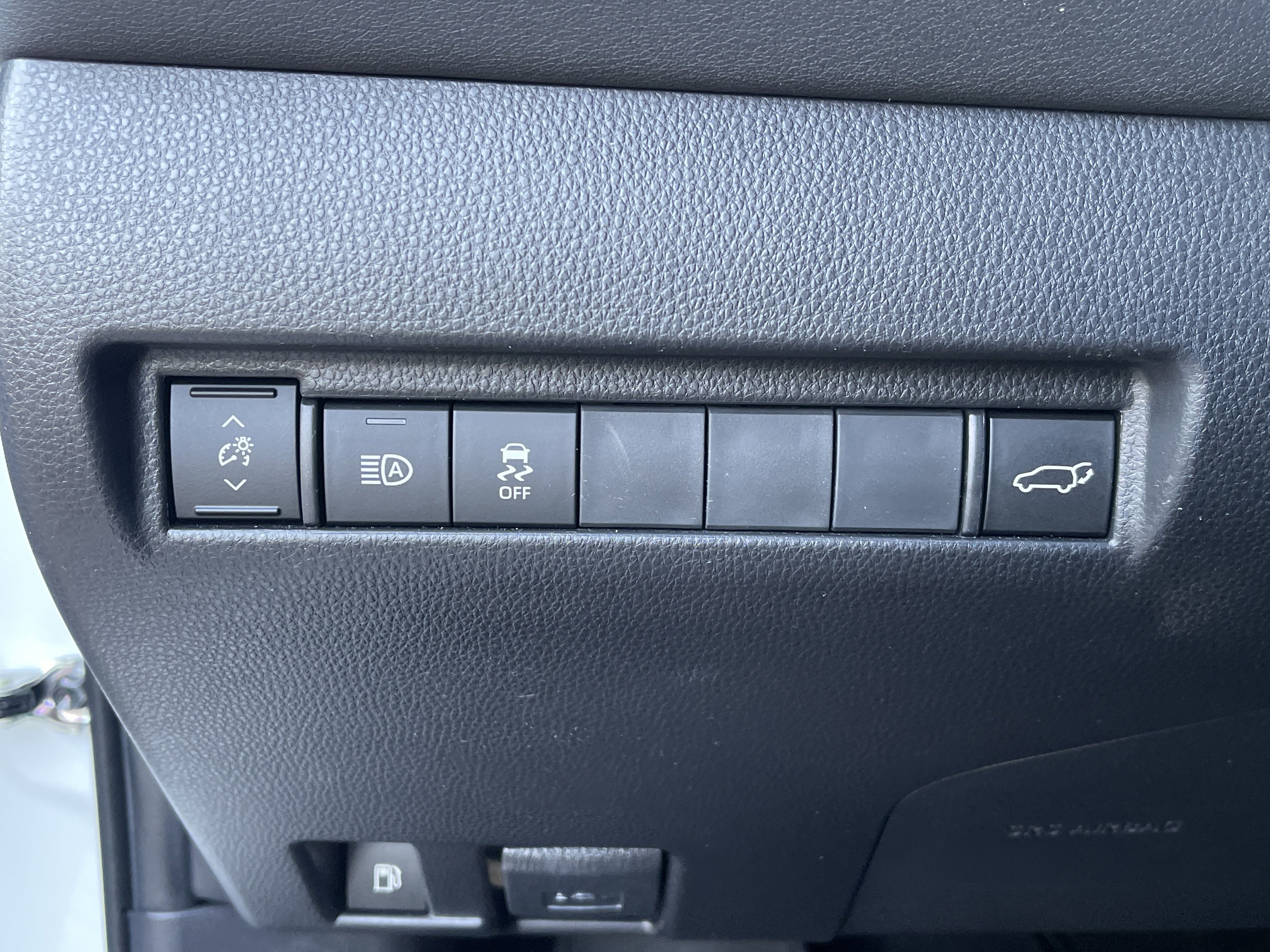 Used 2023 Toyota Venza XLE image 19