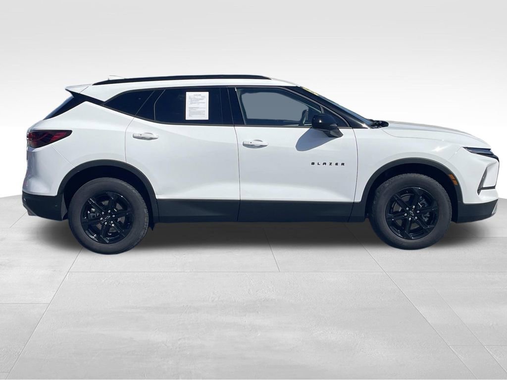 Used 2025 Chevrolet Blazer LT w/ Convenience Package image 2