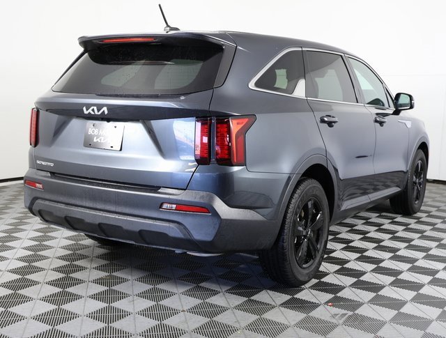 Used 2023 Kia Sorento LX image 5