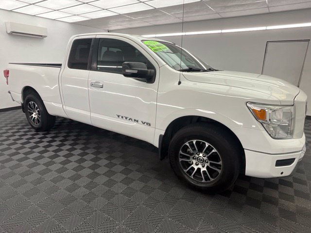 Used 2020 Nissan Titan SV w/ SV Convenience Package AWD/4WD image 3