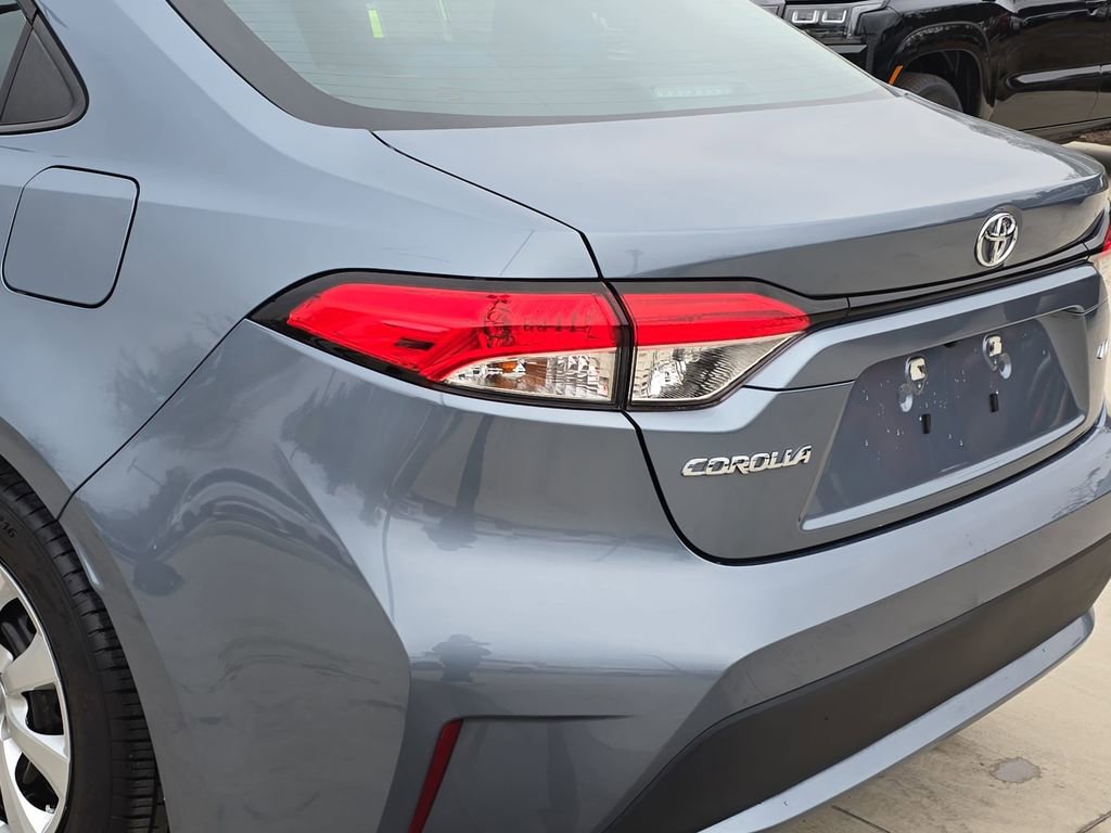 Used 2021 Toyota Corolla LE image 37