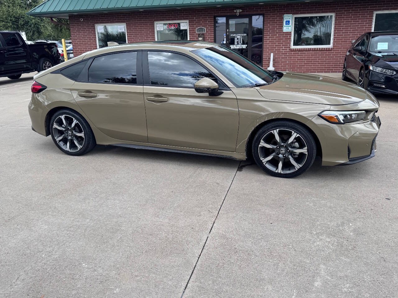 Used 2025 Honda Civic Sport Touring image 4
