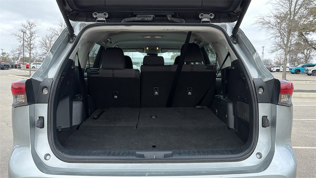Used 2024 Toyota Highlander LE image 37