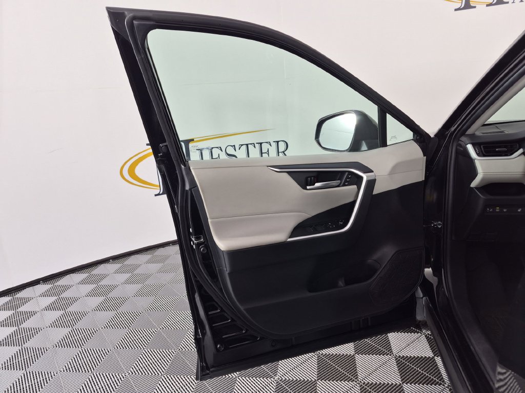Used 2021 Toyota RAV4 XLE Premium FWD image 13