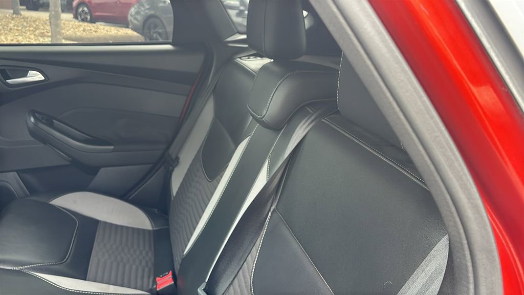 Used 2018 Ford Focus ST w/ Equipment Group 401A FWD image 30