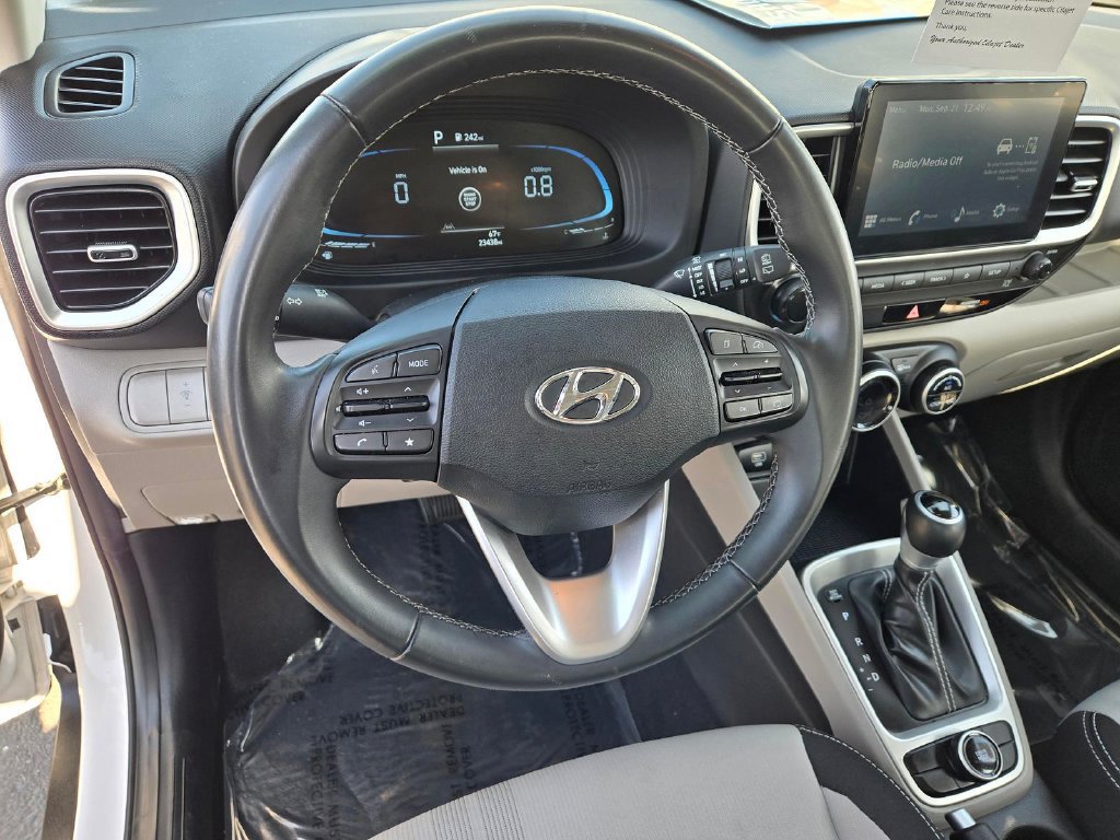Used 2025 Hyundai Venue SEL FWD image 9
