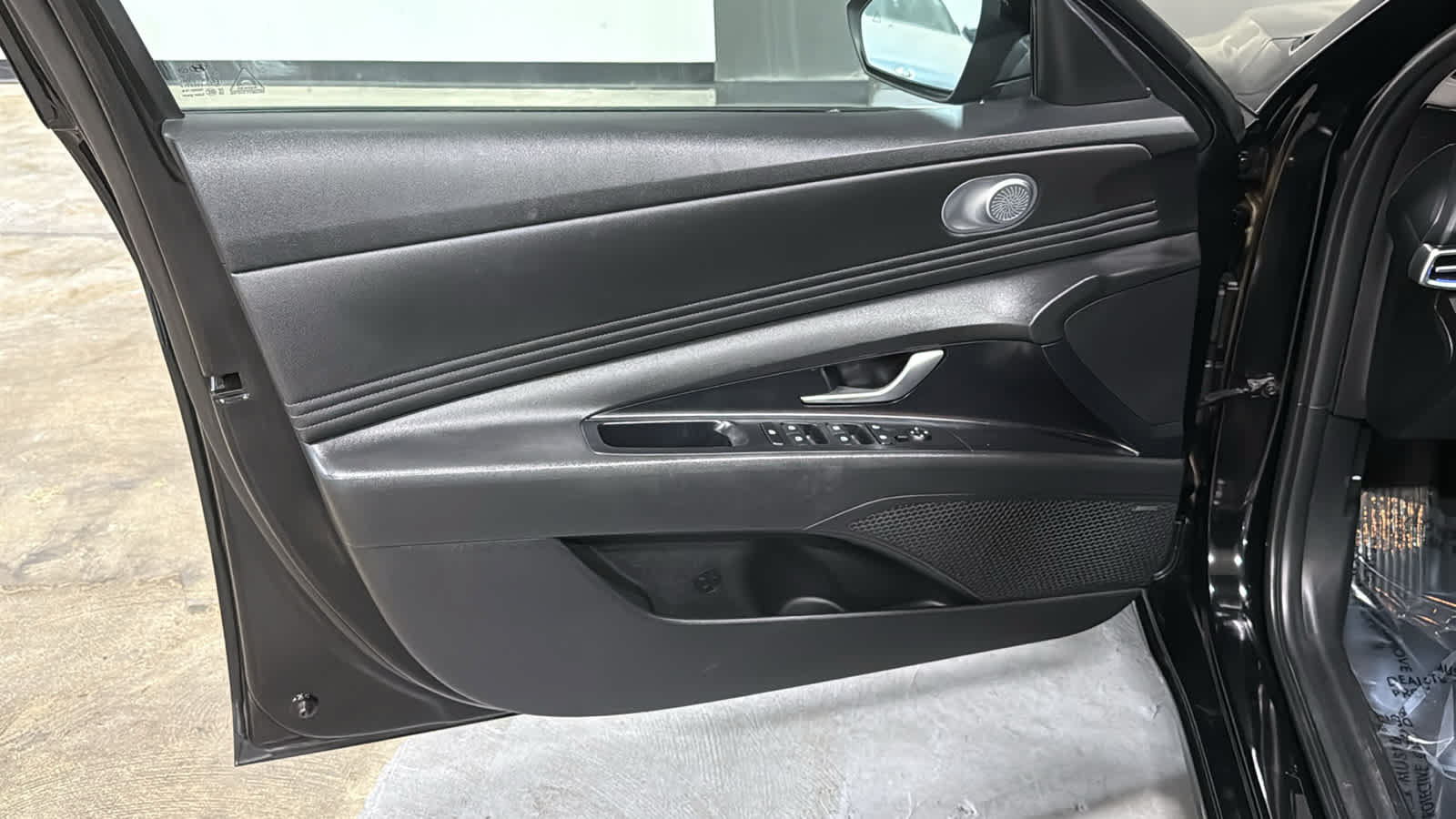 Used 2022 Hyundai Elantra Limited FWD image 9
