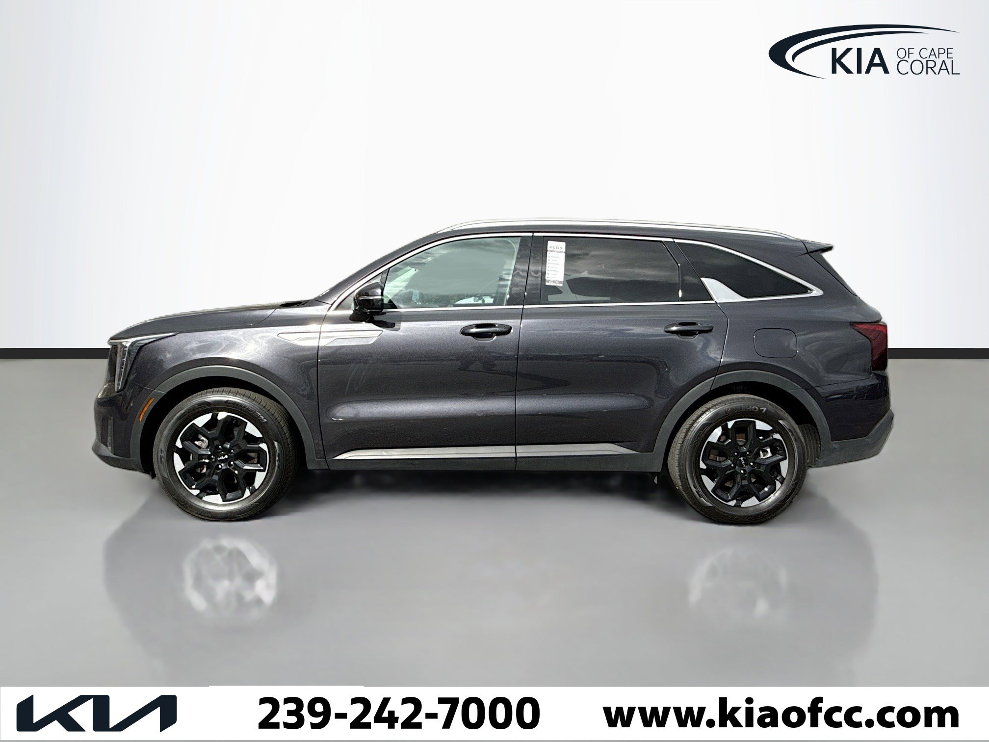 Certified 2025 Kia Sorento S image 2