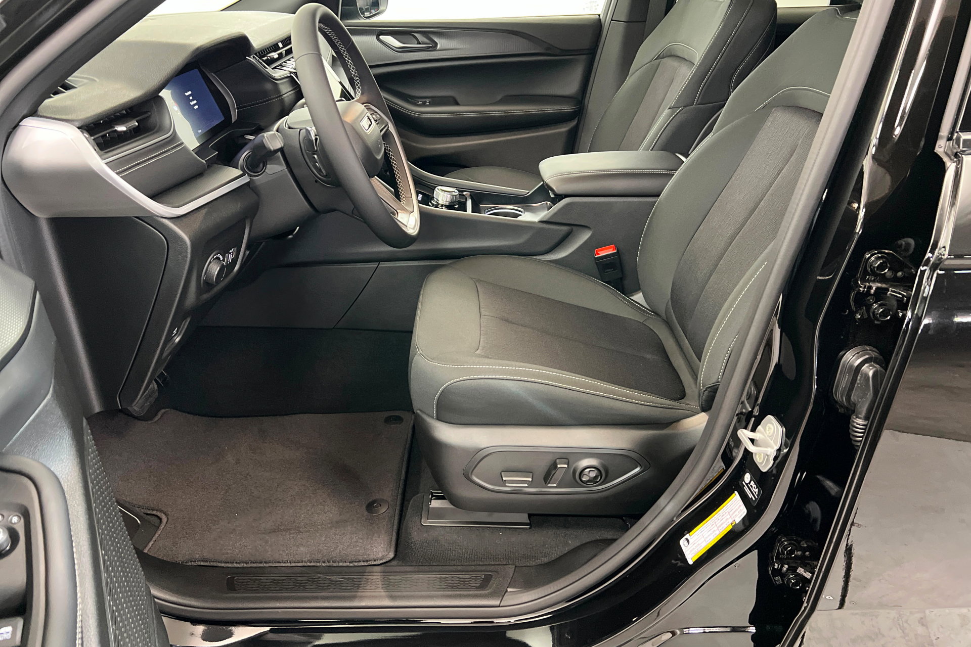 New 2026 Jeep Grand Cherokee Laredo AWD/4WD image 17