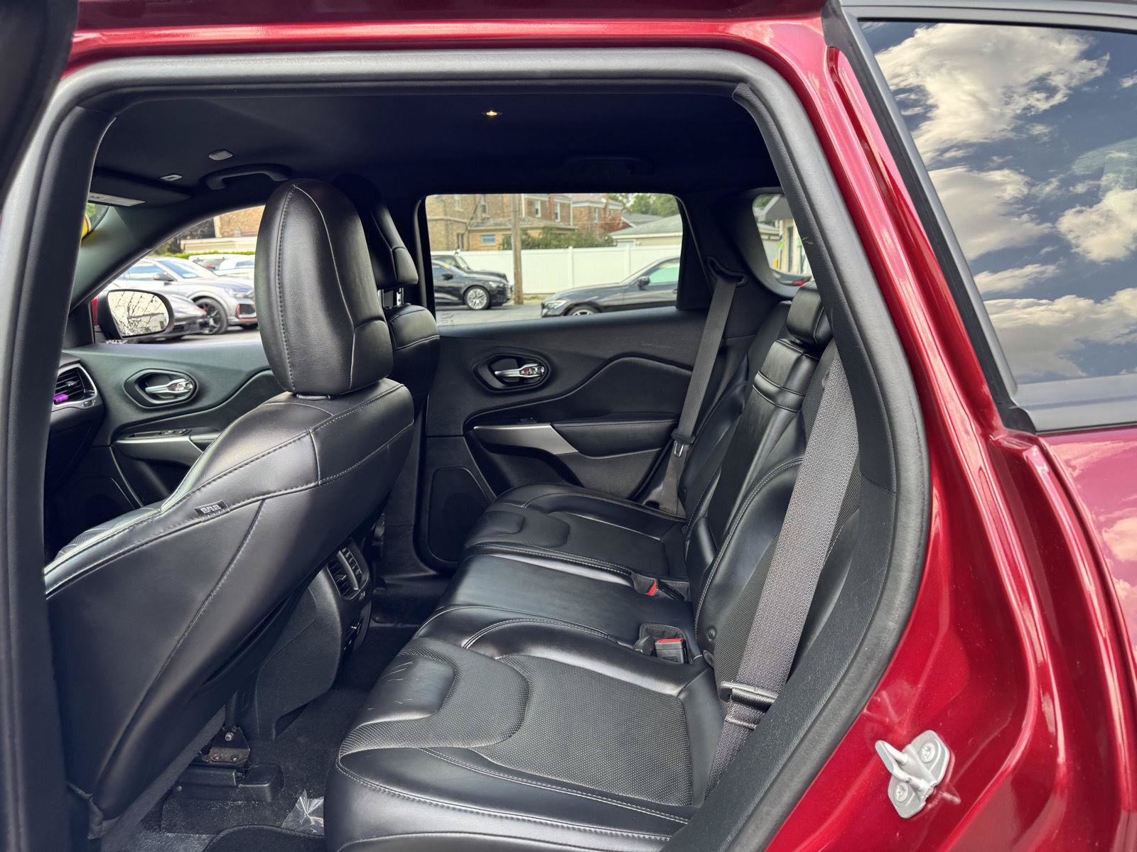 Used 2019 Jeep Cherokee High Altitude AWD/4WD image 30