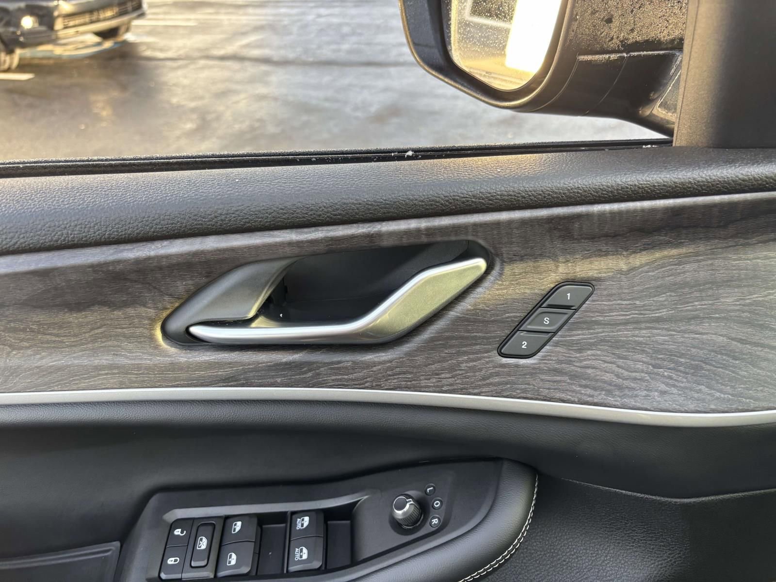 Used 2023 Jeep Grand Cherokee L Limited image 14