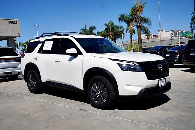 Certified 2023 Nissan Pathfinder SV w/ Black Appearance Package FWD image 2