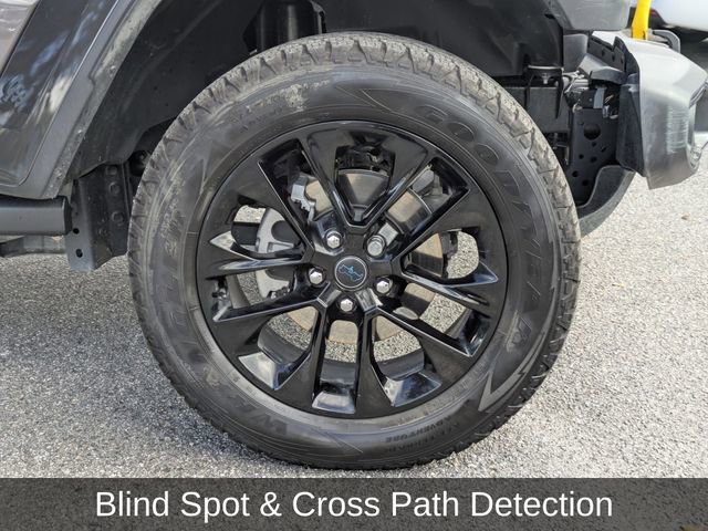 Used 2025 Jeep Wrangler Unlimited Sahara w/ Safety Group image 11