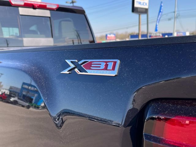 New 2025 GMC Sierra 2500 SLT w/ SLT Premium Package AWD/4WD image 13